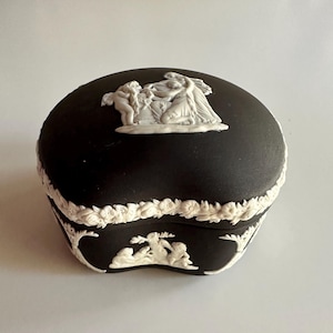 1970 Wedgwood Black Jasperware Trinket Box – Classical Relief Design