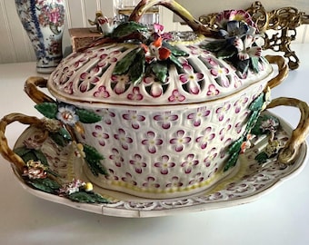 Antique Circa 1770s Worcester Porcelain Chestnut Basket, Cover
