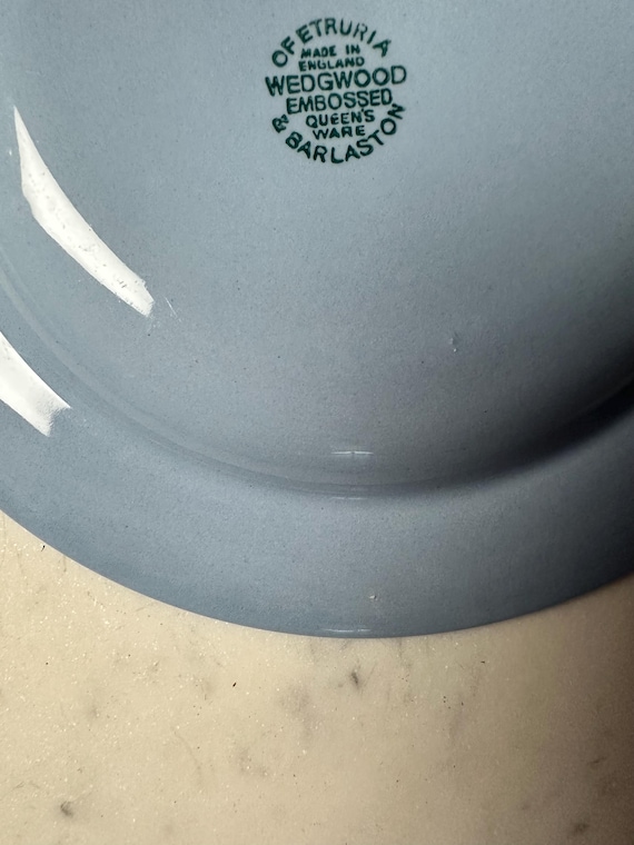 ヴィンテージ ウェッジウッド ブルーエンボス加工 クイーンズウェア