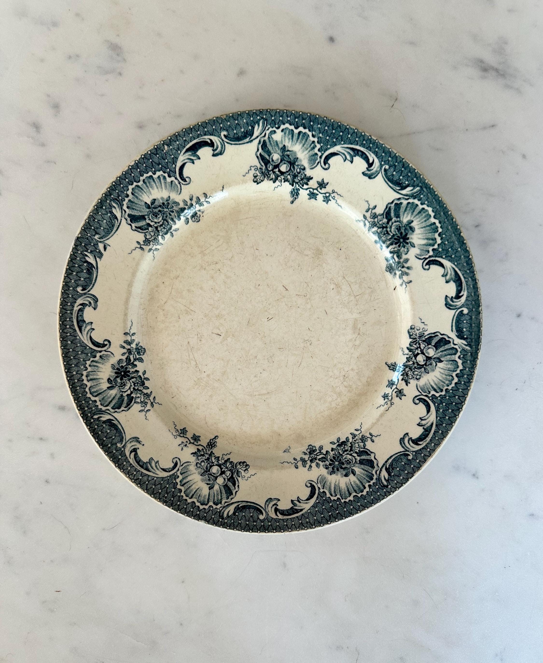 Antique French Faïence Plate – “la Vallière” by Saint-amand Et