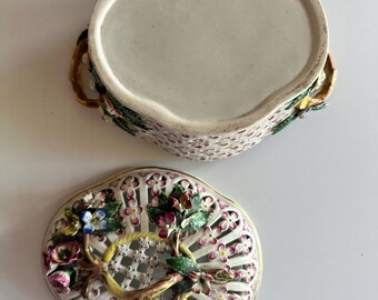 Antique Circa 1770s Worcester Porcelain Chestnut Basket, Cover