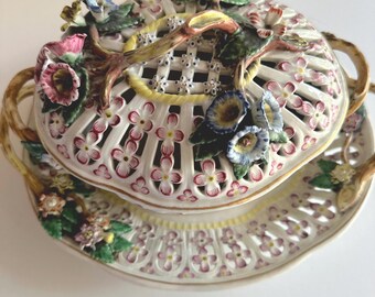 Antique Circa 1770s Worcester Porcelain Chestnut Basket, Cover