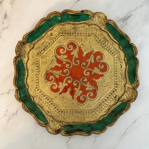 Vintage Italian Florentine Tray – Round Green & Gold Gilt Wood with Ornate Red Center