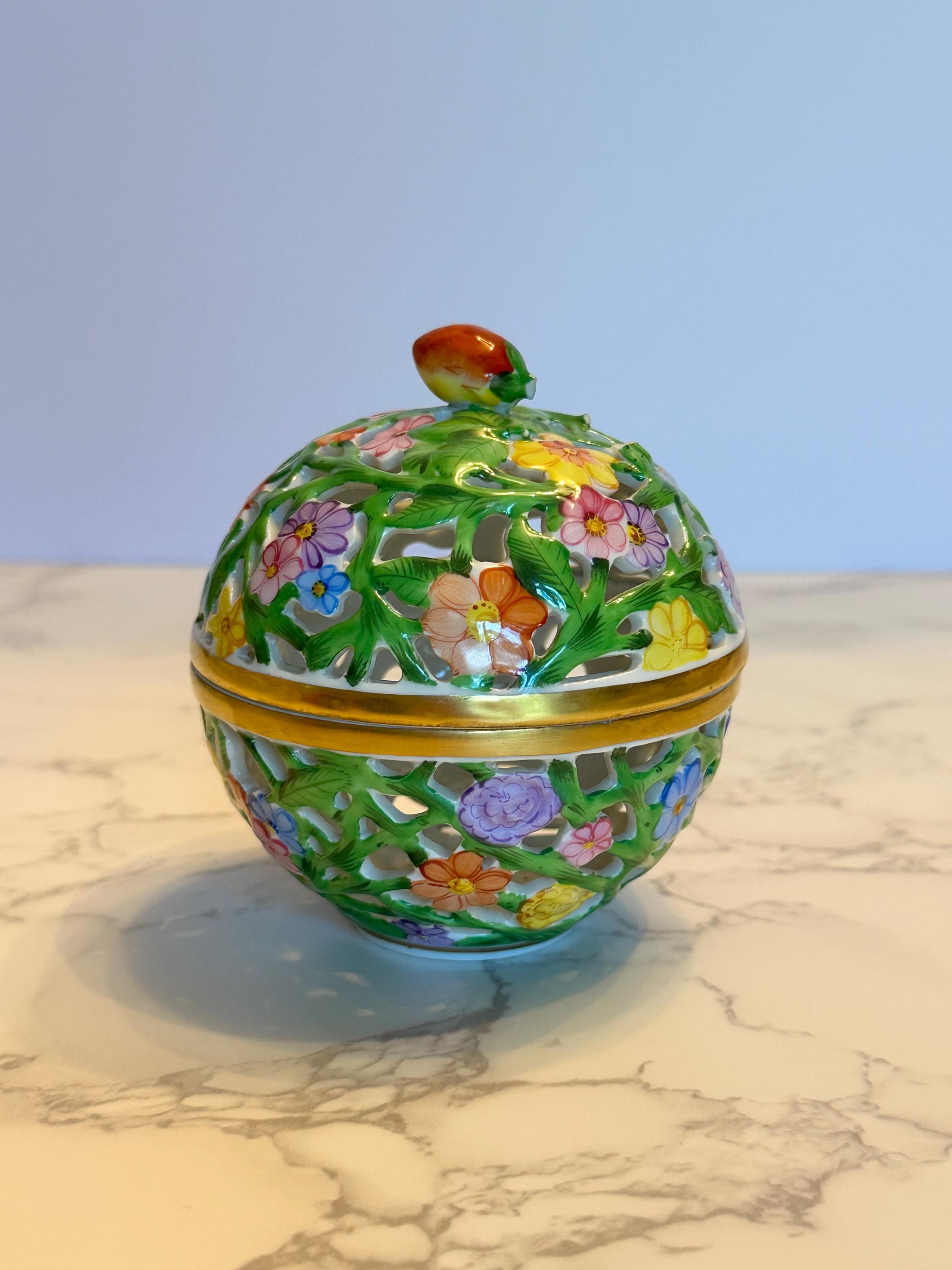 食器 HERENDHVNGARY HANDPAINTED Herend Hungary Handpainted Reticulated Floral Bonbonnière