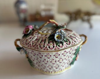 Antique Circa 1770s Worcester Porcelain Chestnut Basket, Cover