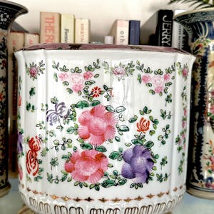 Lowestoft Floral Planter – 6.5&quot; Tall Vintage Porcelain Cachepot, Made in Japan