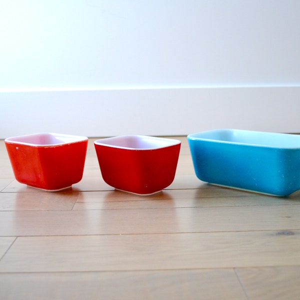 Vintage Pyrex primary color Refrigerator set no Lid - retro pyrex - vintage pyrex