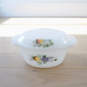 Beautiful bowl Arcopal Fruits de France, made in the seventies, vintage