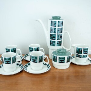 Vintage white 4 tea cups and saucer, teapot, milk pot and sugar pot H.Aynsley&CO. LTD/England