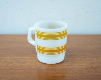 Vintage muga FireKing/Anchor hocking - white mug with strip beige pattern - Vintage Coffee Cups