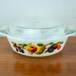 England PYREX Vine Casserole with Lid - Fruit pattern