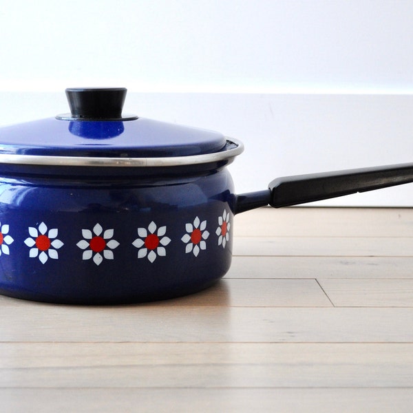 Vintage Email saucepan casserole dish with Lid - flower pattern