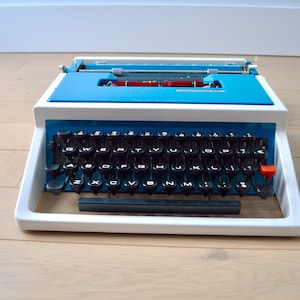 Working typewriter Underwood 315 vintage manual typewriter