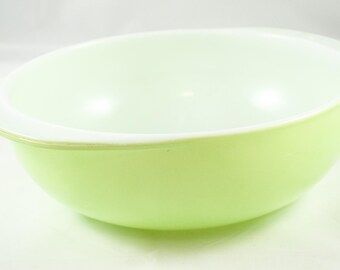 Lime Green Pyrex #024, 2 quart casserole dish.