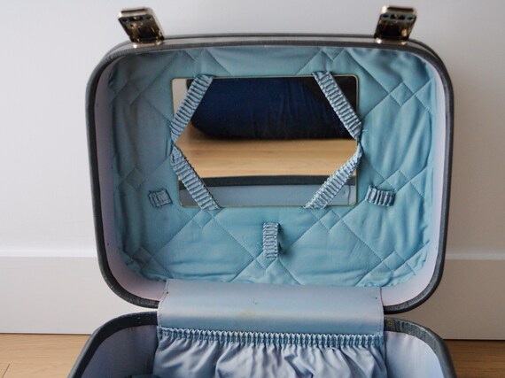 Vintage 60's Mod blue Suitcase Luggage - image 5