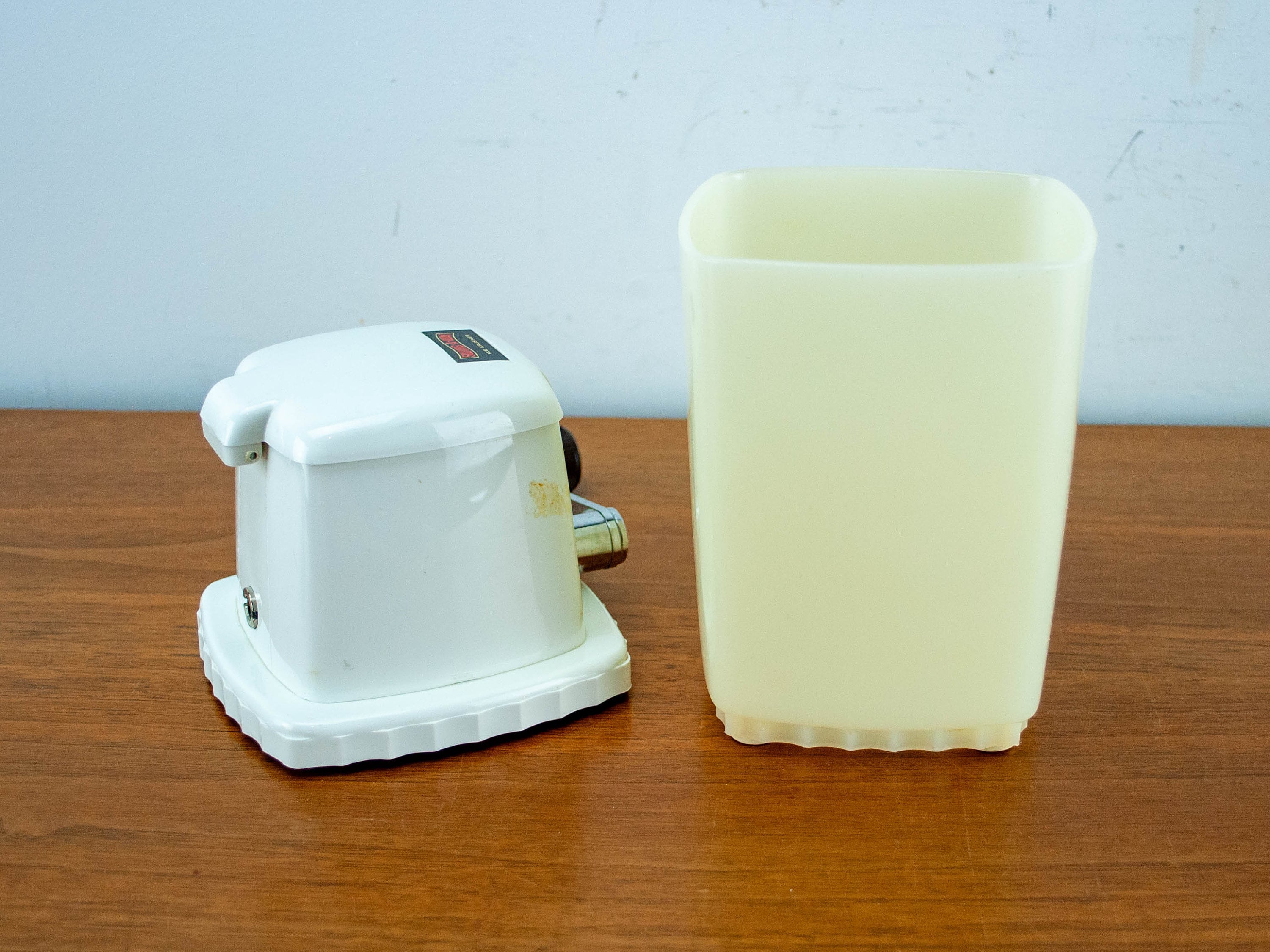 Swing-a-way Vintage Manual Ice Crusher, White Good Cond. - Etsy