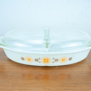 Vintage Pyrex Town and Country Oval Covered Casserole. Vintage the &#39;&#39;Town and country&#39;&#39; Pyrex pattern