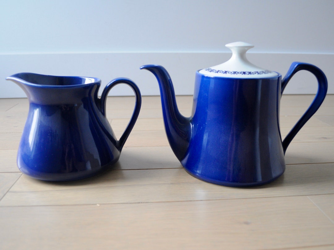 Greats Vintage English Tea Pot With Lid and Milk Pot. Blue English