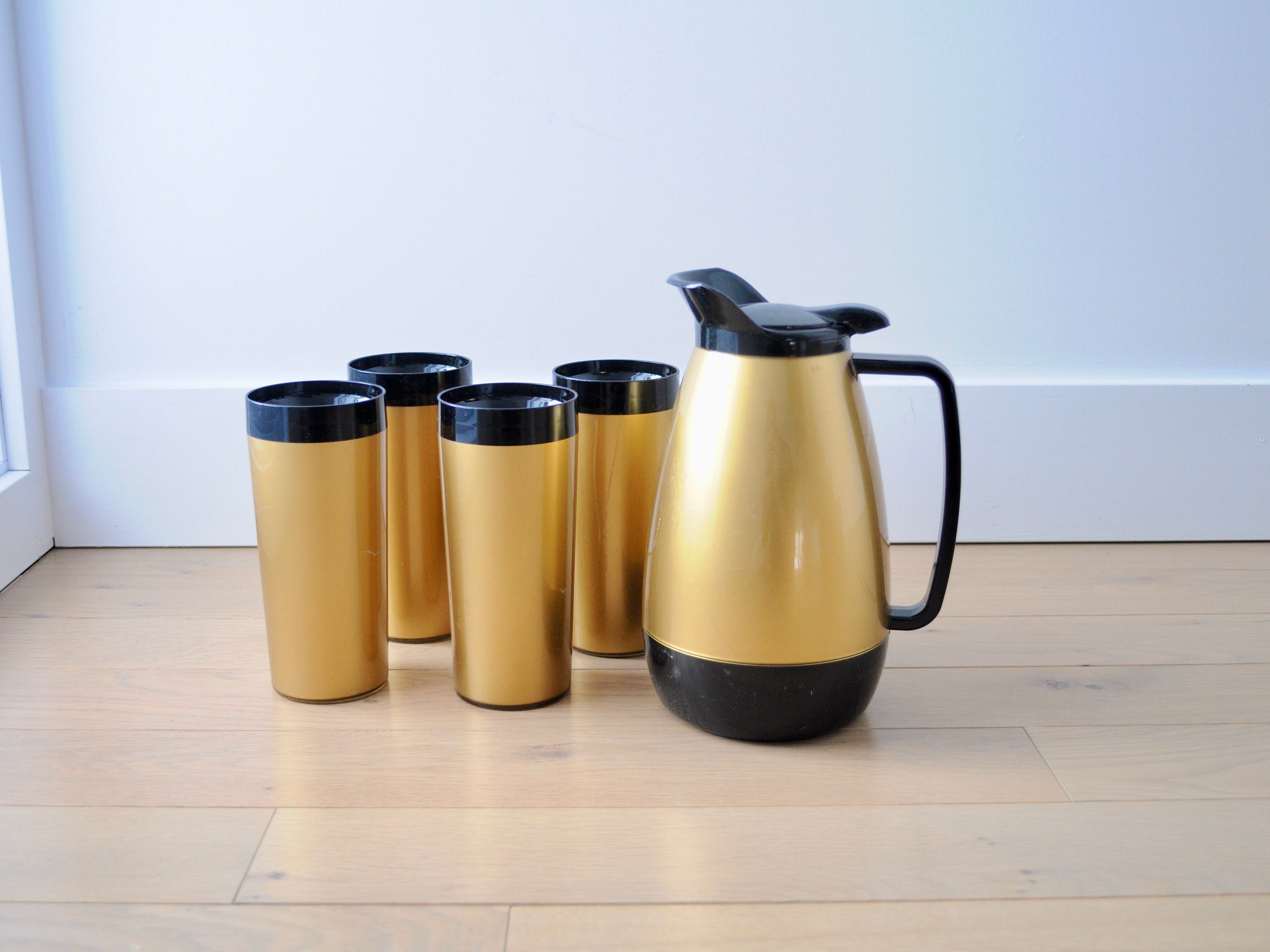 Vintage MCM Gold and Black Thermo-serv Insulated Pitcher and Four Matching  Mugs / Water Pitcher / Coffee Carafe 