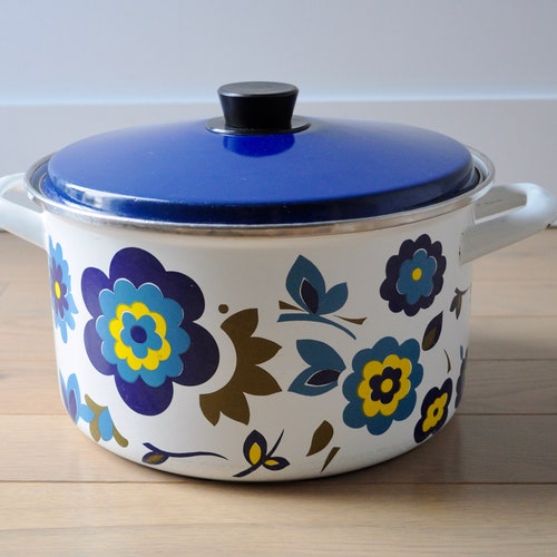 Vintage Email saucepan casserole dish with Lid - flower pattern