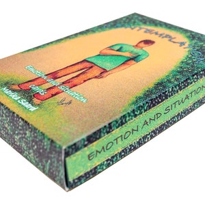 Puede incluir: Una caja verde con el texto "Emotion and Situation Cards" y "Contemplation" en la parte delantera. La caja presenta una ilustraci&oacute;n de dibujos animados de una persona con los brazos cruzados.