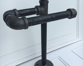 Industrial Towel Holder / Towel Holder/Bathroom Towel/Barn Pipe / Pipe Door Handle /Industrial Decor / SteamPunk pipe / Country Home Decor