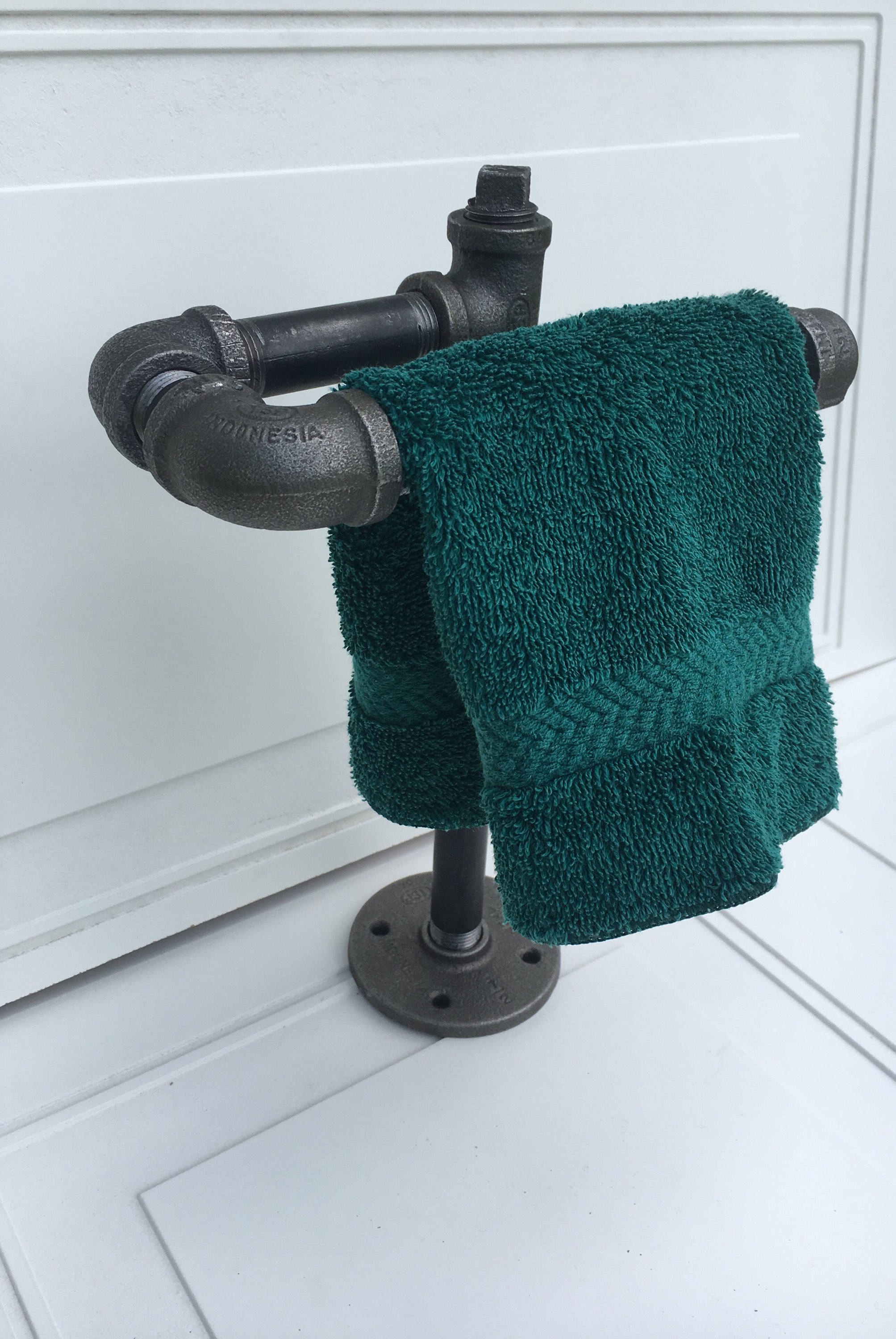 Industrial Towel Holder / Towel Holder/Bathroom Towel/Barn Pipe / Pipe