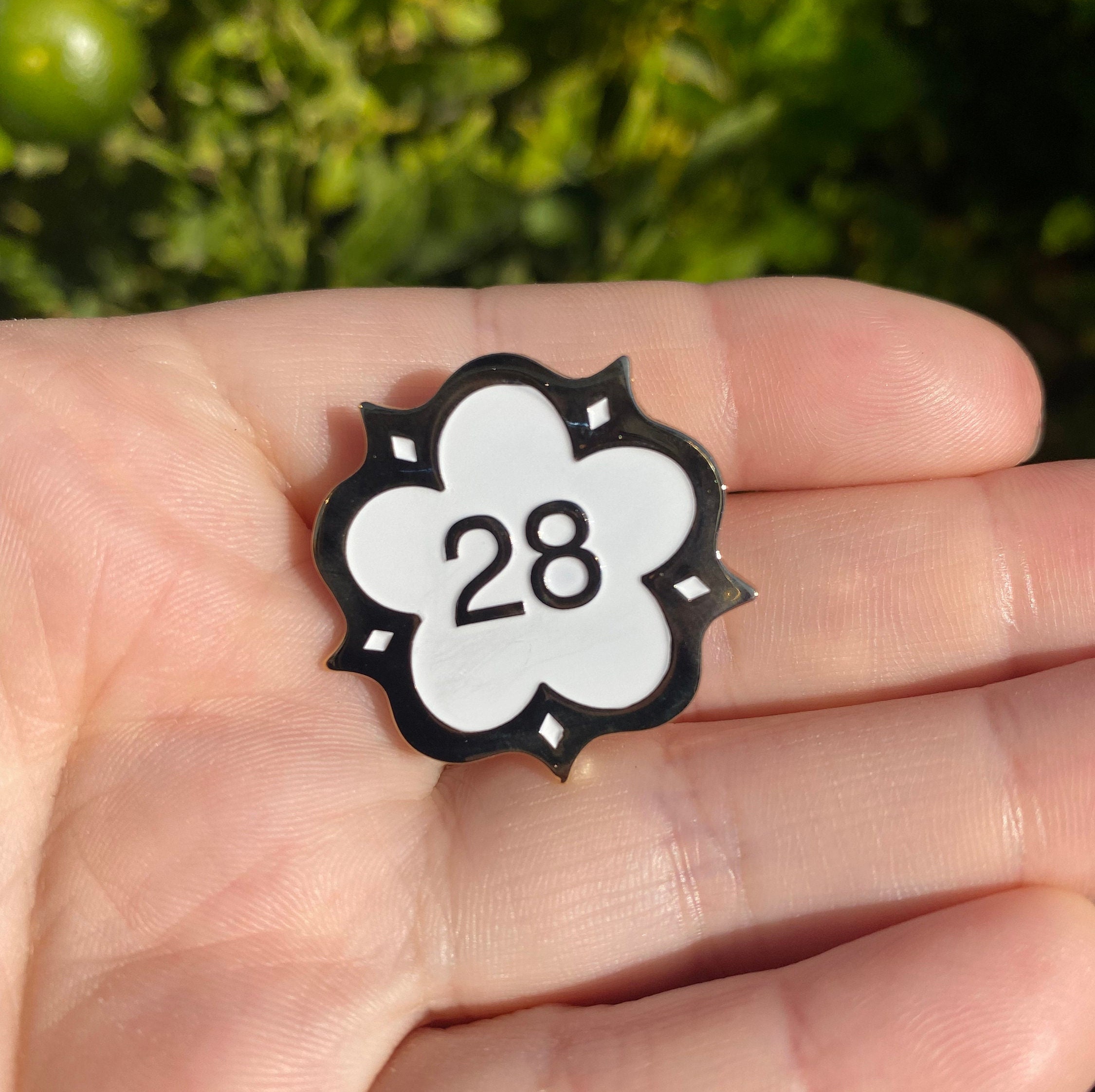 Louis Tomlinson 28 Enamel Pin - Etsy Denmark Louis Tomlinson 28 Enamel Pin - Etsy Denmark