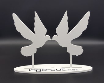 Taarttopper met een bruid en bruidegom, silhouet taarttopper, decoratie voor een bruid en bruidegom, decoratief figuur van een bruid en bruidegom, silhouet van duiven.