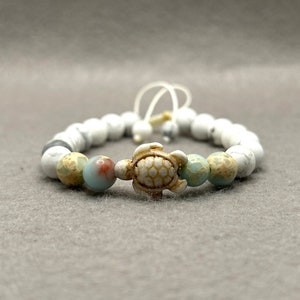 Howlite Jasper Turtle Bracelet: Adjustable Gemstone Beaded Jewelry