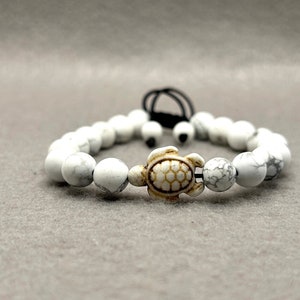 Howlite Jasper Turtle Bracelet: Adjustable Gemstone Beaded Jewelry