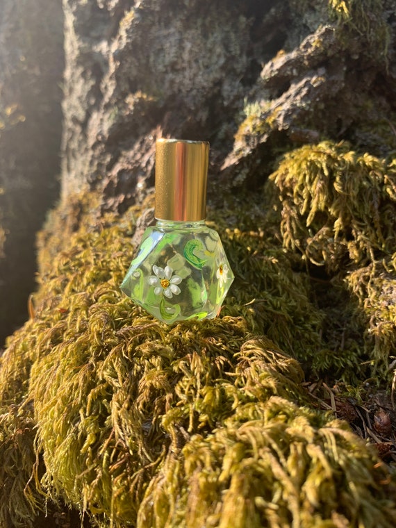 Daisy chain perfume hotsell