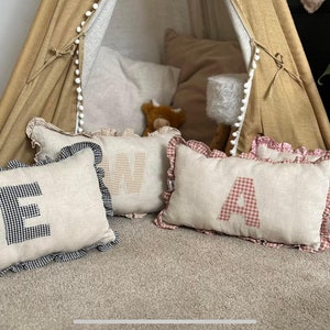 Cojín con letras personalizado hecho a mano