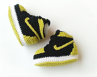 Crochet baby shoes, Modern baby sneakers, Crochet slippers, Black and lime green booties