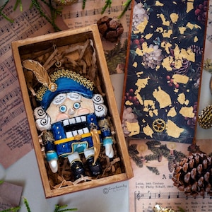 Blauer Nussknacker, Vintage inspirierte Dekoration, Baumwolle Wolle, Papier-Mache Weihnachtsdekoration, Weihnachten Traditioneller Nussknacker