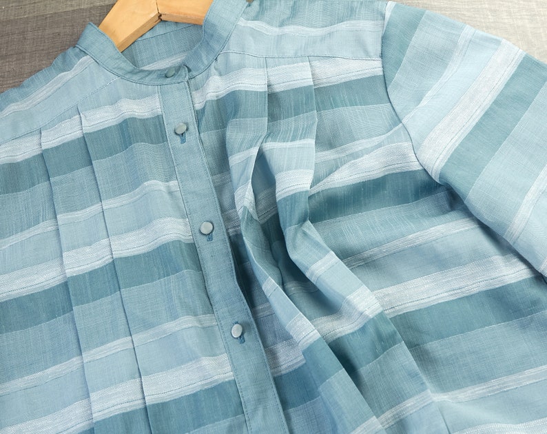 Women vintage blue striped top Short sleeve blouse Women/'s vintage clothing Vintage wear