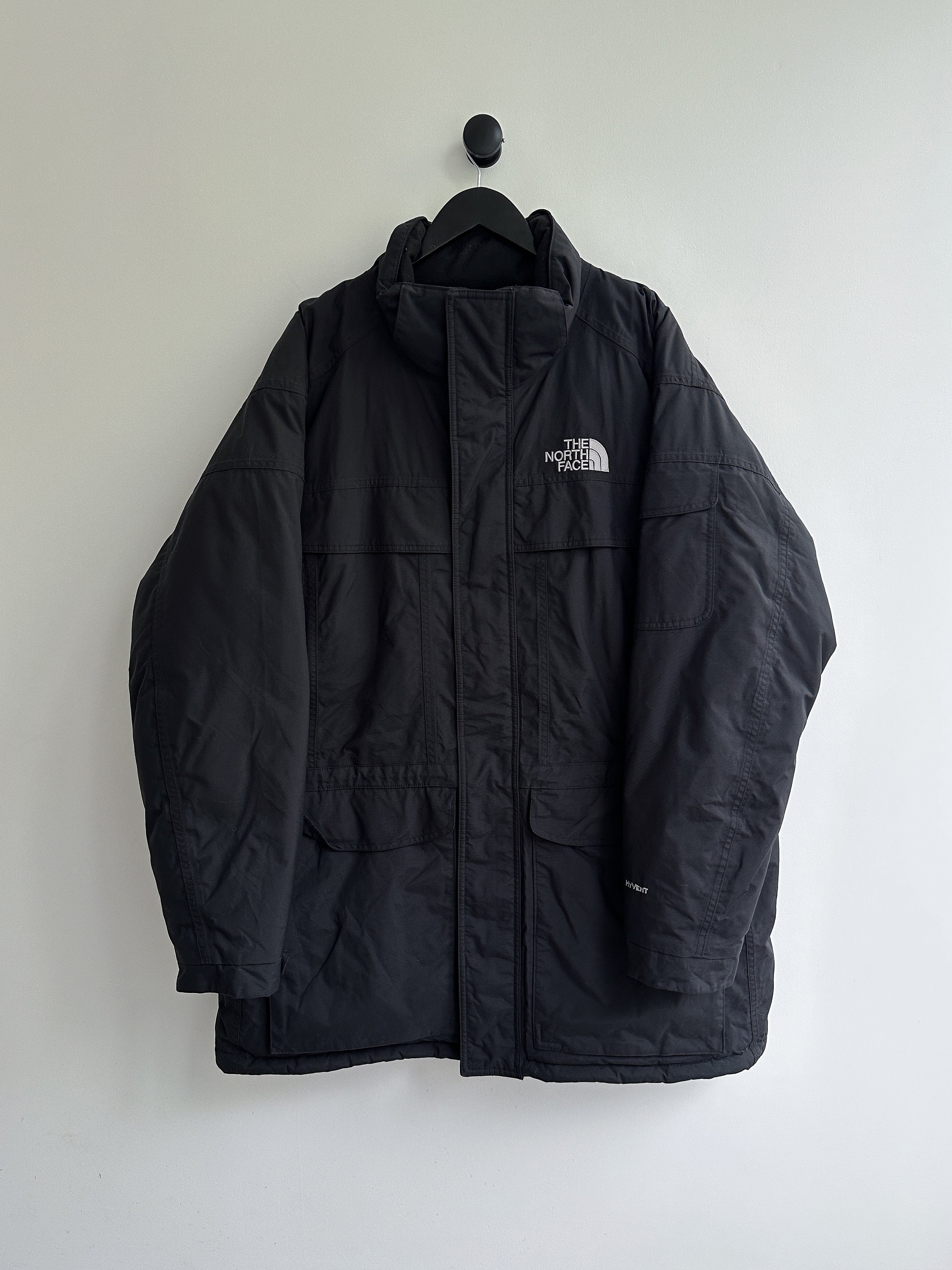 The North Face Embroidered Logo Waterproof Hyvent Parka Jacket in Blac –  hmsvintage