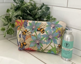 Trousse de toilette abeille, trousse de toilette Bumble Bee, grande trousse de toilette, trousse de maquillage abeille florale, trousse cosmétique Boho, sac éponge fait main, pochette d'art abstrait