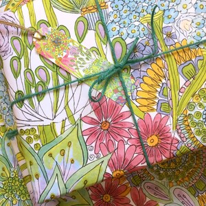 Emballage cadeau recyclé : art floral bohème, papier respectueux de l'environnement image 9