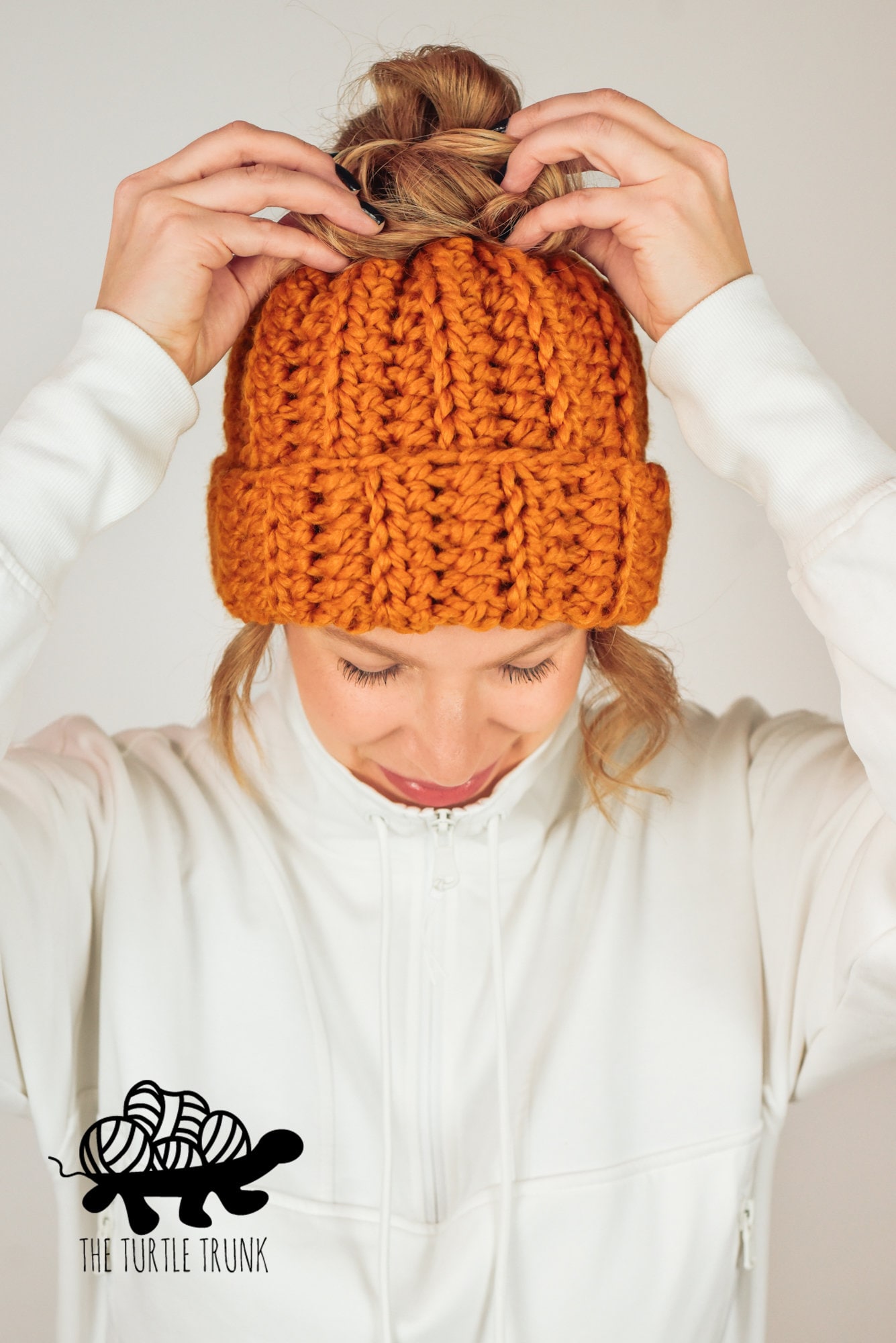 Easy Breezy Super Chunky Bun Beanie Crochet Pattern - Easy Crochet Bun ...