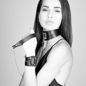 HAMRA + ETHEL・Collar and Cuffs Complete Set - Collar + Leash - Restraint Collar and Chain - Bondage Handcuffs  - Black Genuine Leather