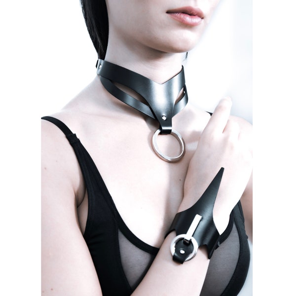 ALYA + HEZE・Collar and Cuffs Set - Cut Out Choker and Curved Bracelet - Avant-garde - Design - Genuine Leather