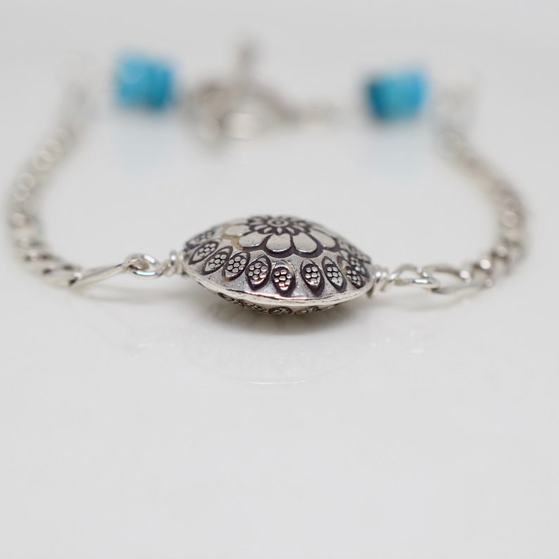 Beachy Chic Karen Hill Tribe Printed Bar and Toggle Clasp Sterling Silver Sleeping Beauty Turquoise Bracelet Heavy Figaro Chain