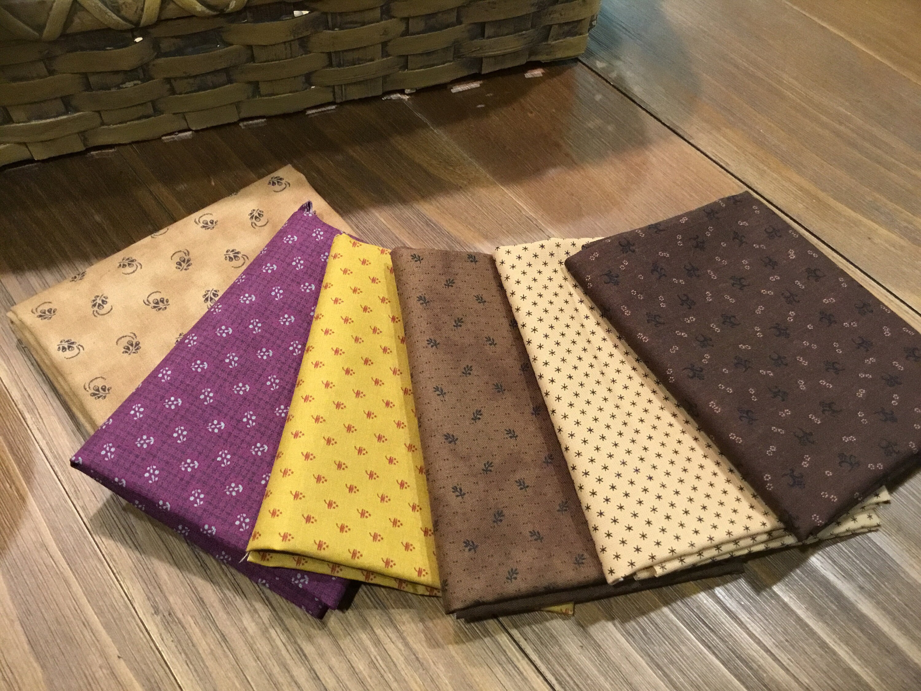 Item # 165 ***SALE*** / Fabric / Quilting Fabric / Fat Quarters