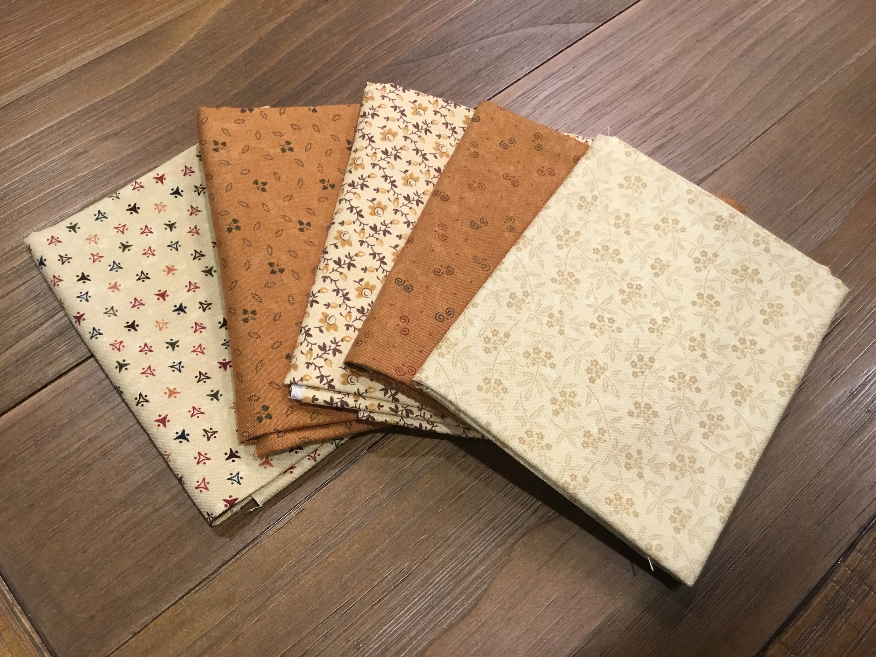 Item # 369 / ***SALE*** / Fabric / Quilting Fabric / Fat Quarters