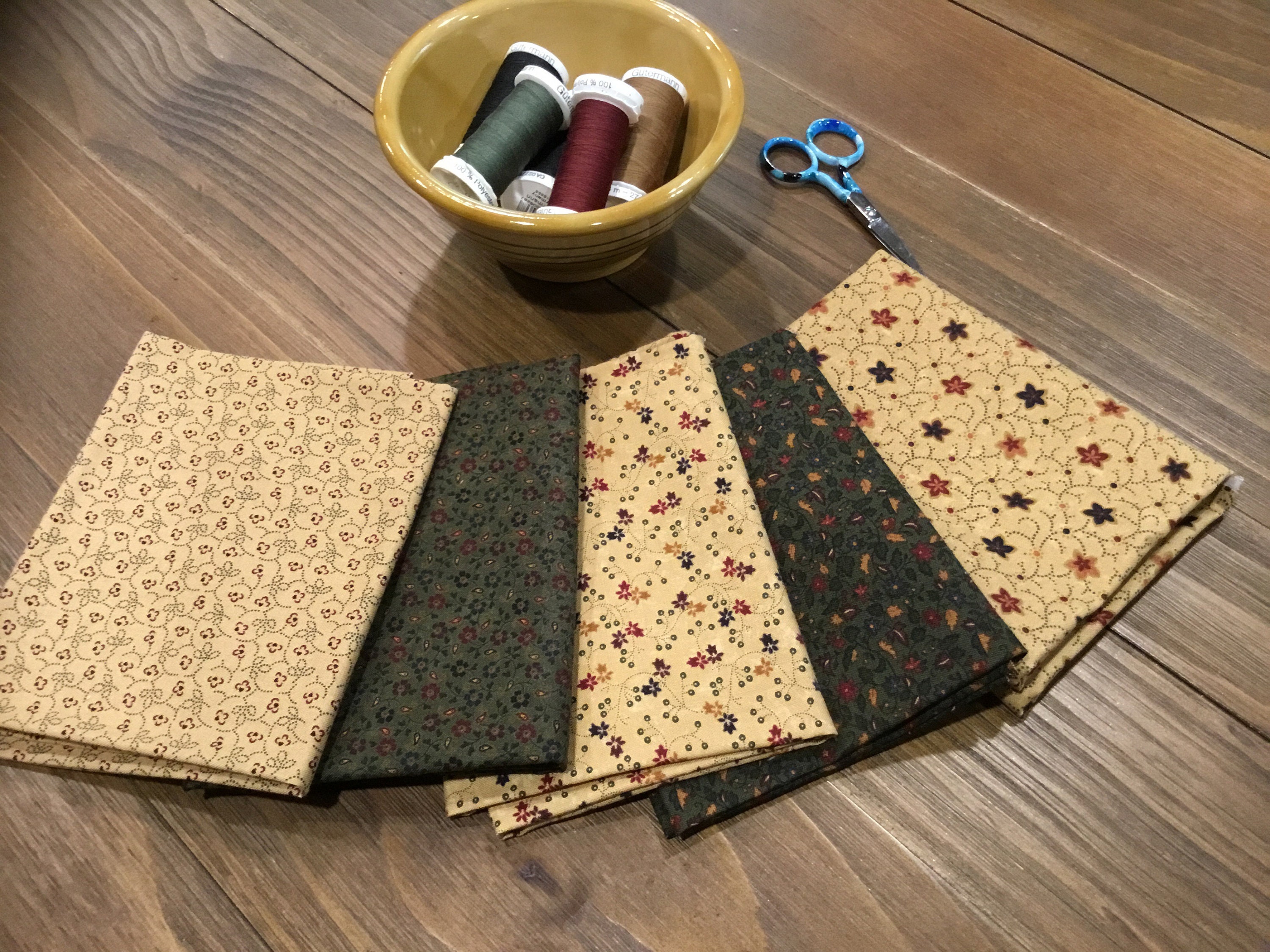 Item #230 / Fabric / Quilting Fabric / Five Fat Quarters/ Fat Quarters