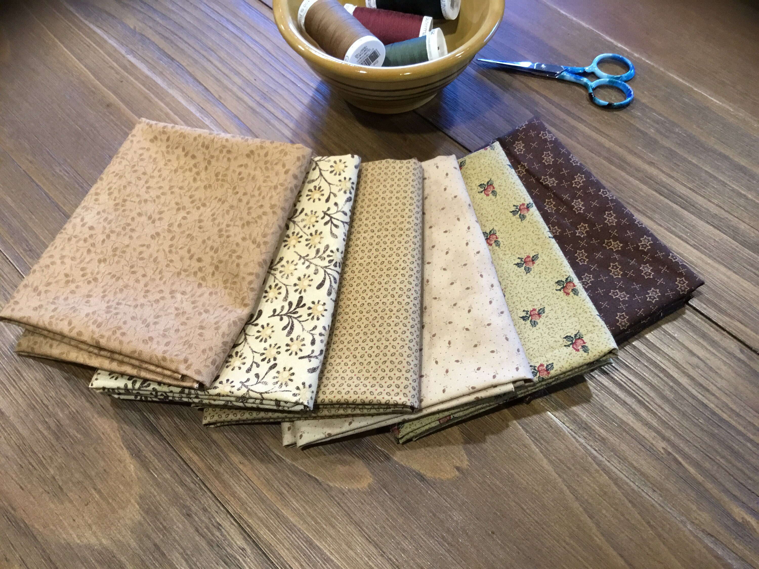 Item # 195***SALE*** / Fabric / Quilting Fabric / Fat Quarters