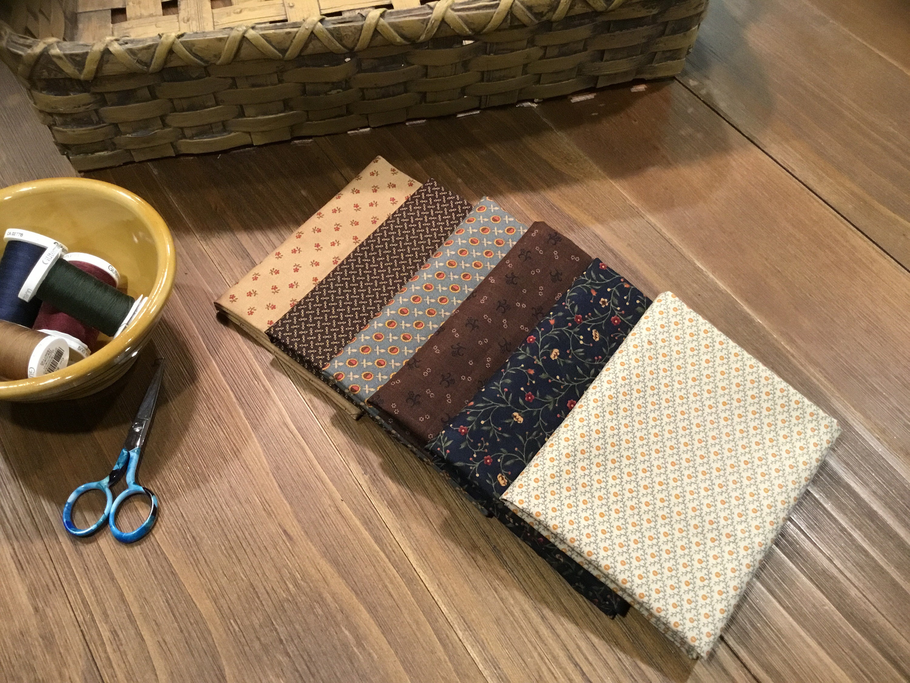 Item # 162 ***SALE*** / Fabric / Quilting Fabric / Fat Quarters