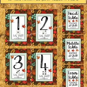 Puede incluir: Un conjunto de letreros con n&uacute;meros de mesa con tem&aacute;tica oto&ntilde;al. Cada letrero muestra un n&uacute;mero del 1 al 4, o nombres de mesa como "Head Table". Presentan un fondo blanco, un dado y el texto "Let's Roll!"