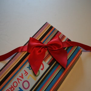 Geschenkschleife aus Satin, Satinschleife, Schleife für Geschenkverpackung, Verpackungsschleife, selbstklebende Schleife,